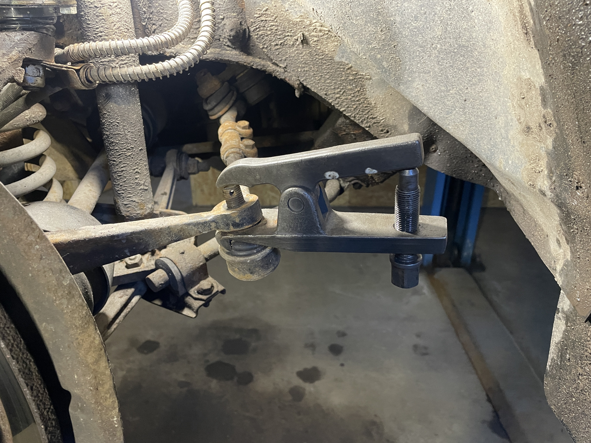 замена пыльника на рулевом наконечнике (попытка №3) — Lada 4x4 3D, 1,8 ...