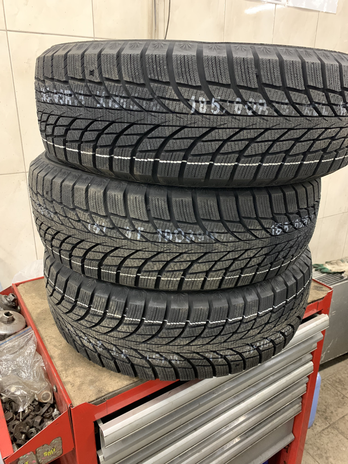 Kumho wi51. Kumho WINTERCRAFT wi51. Kumho wi51 XL. Kumho WINTERCRAFT Ice wi51. Шины зимние r15 185/60 Kumho wi51..