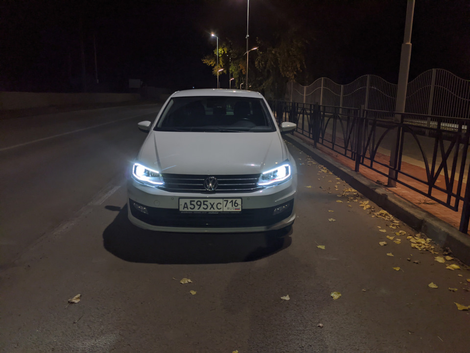 ближний свет общий план — Volkswagen Polo Sedan