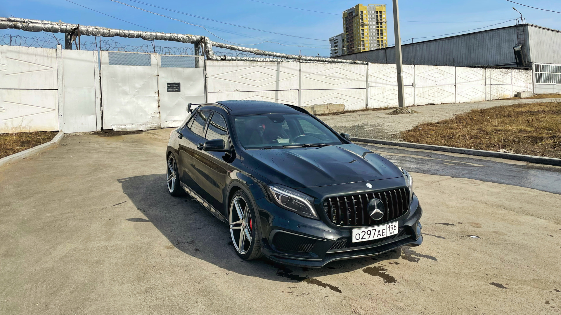 Mercedes GLA Coupe drive2