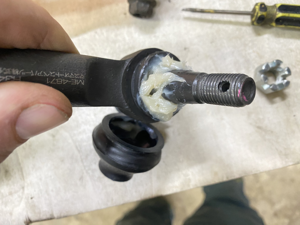 Фото в бортжурнале Nissan Cefiro Wagon. Запчасти на фото: ME4871