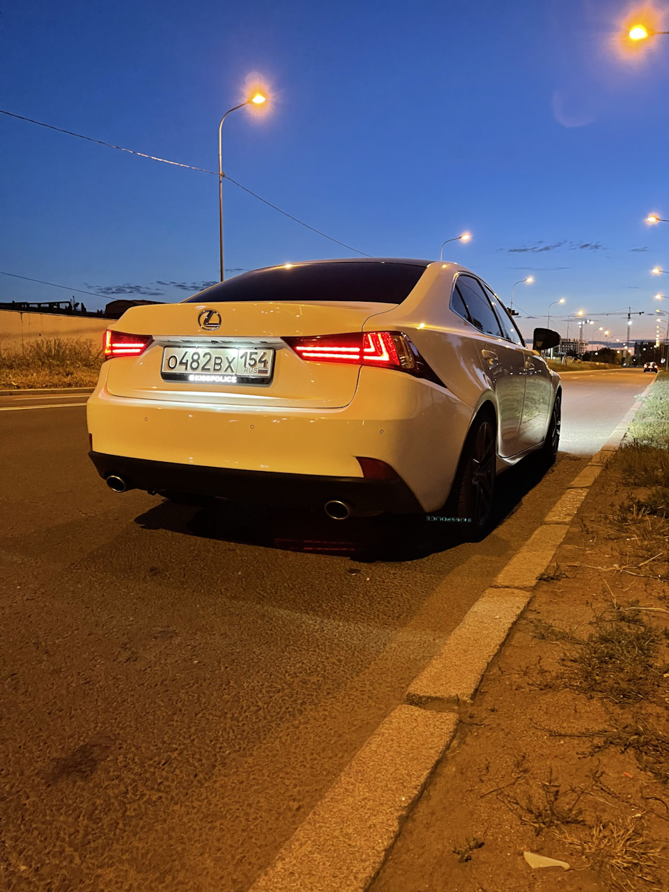 Ночной вид — Lexus IS III, 2,5 л, 2013 года | фотография | DRIVE2