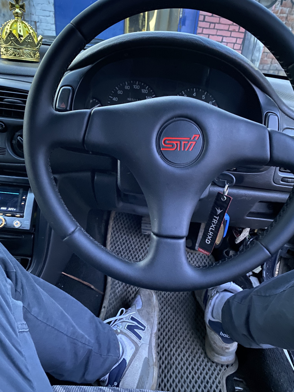 Кастом STIльная кнопка руля — Subaru Impreza Outback Sport, 1,8 л, 1995 ...