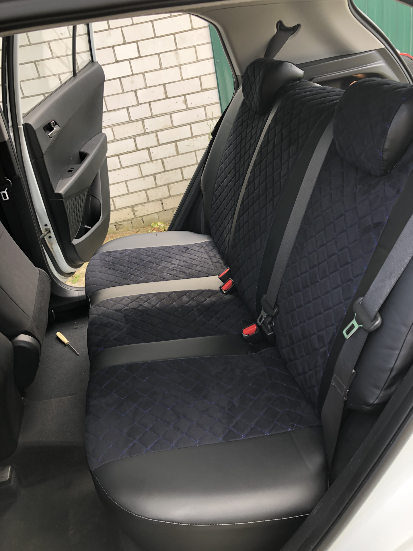 Установка чехлов+ розетка в багажник — Hyundai Creta (1G), 2 л, 2019 ...