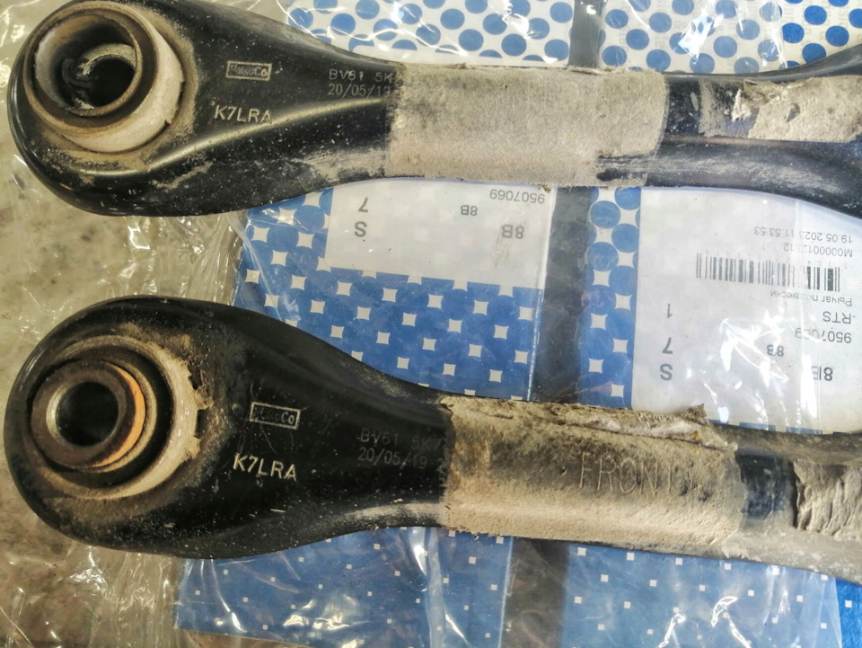 19й год. — Ford Focus Hatchback III. Запчасти на фото: 9507069