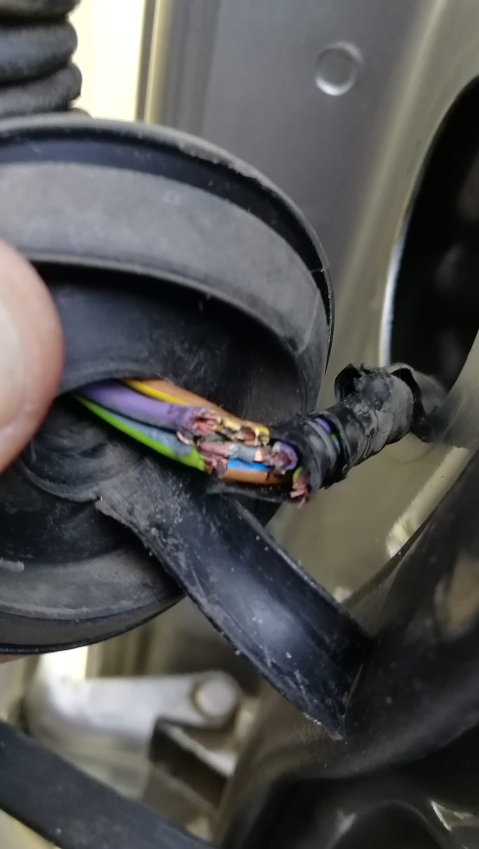 горит предохранитель блока управления