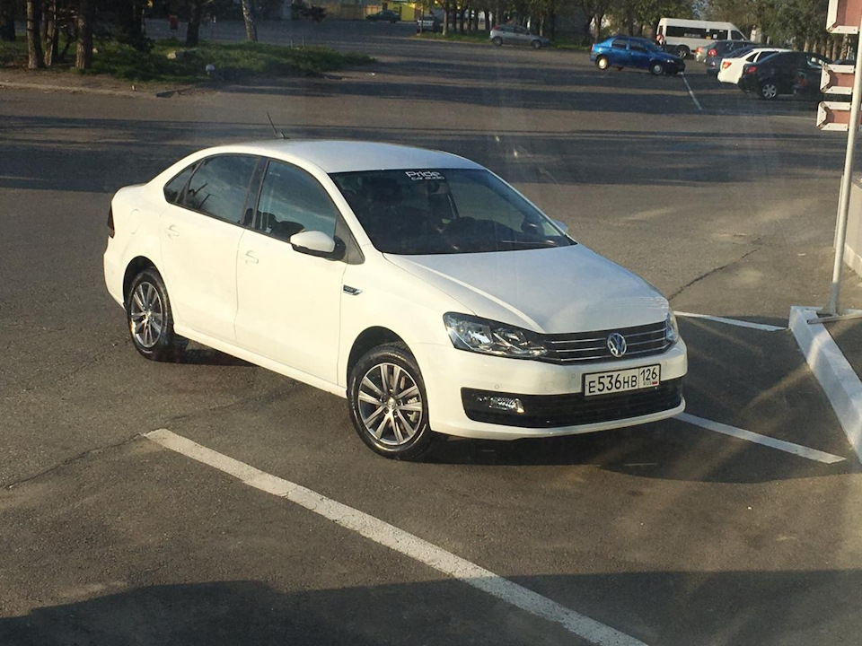 Р‘РµР»С‹Р№ Polo sedan TSI