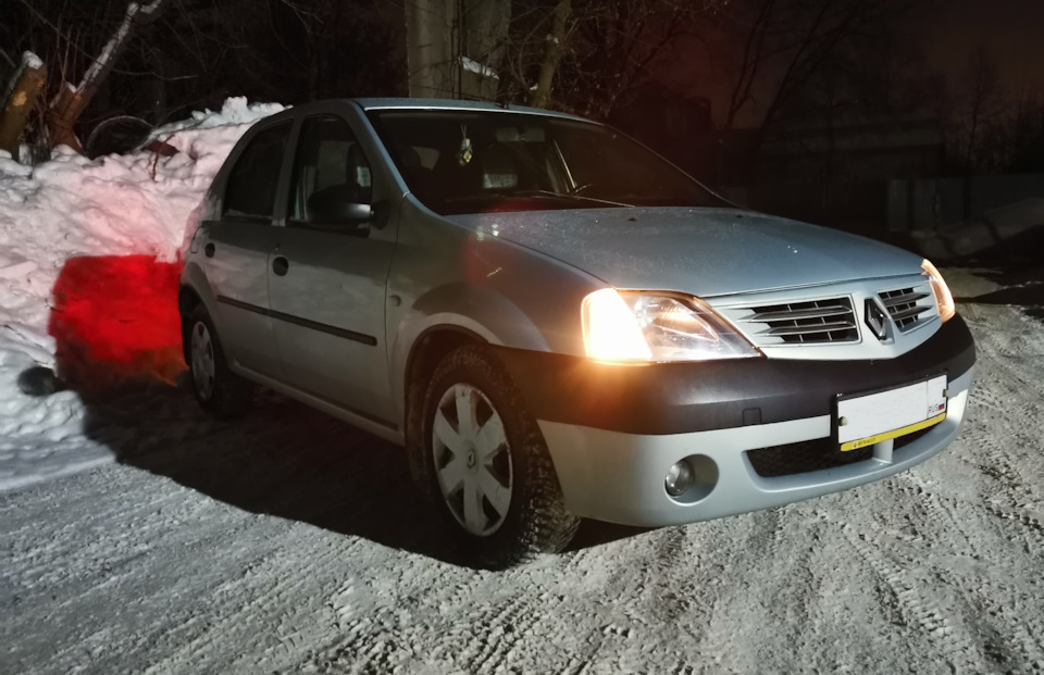 Старая фара. — Renault Logan (1G)