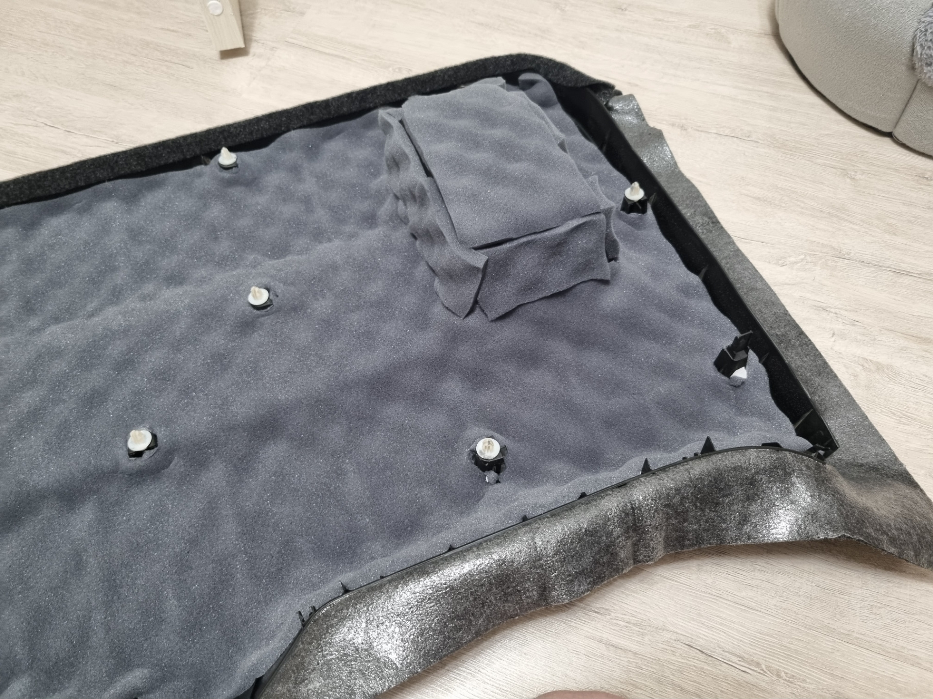 Оклейка пластика двери багажника в карпет. Шумоизоляция. — Suzuki Grand ...