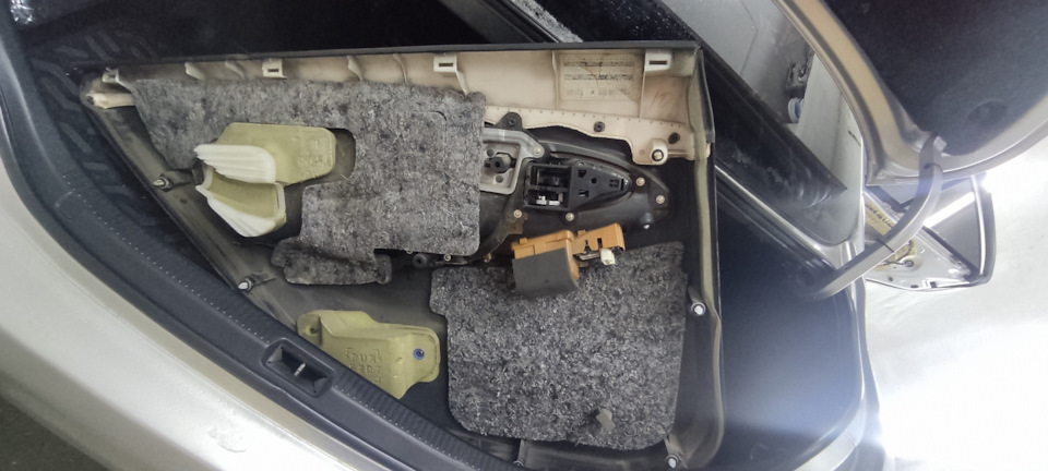 Замена ограничителей и шумку на двери камри 40 — Toyota Camry (XV40), 2 ...