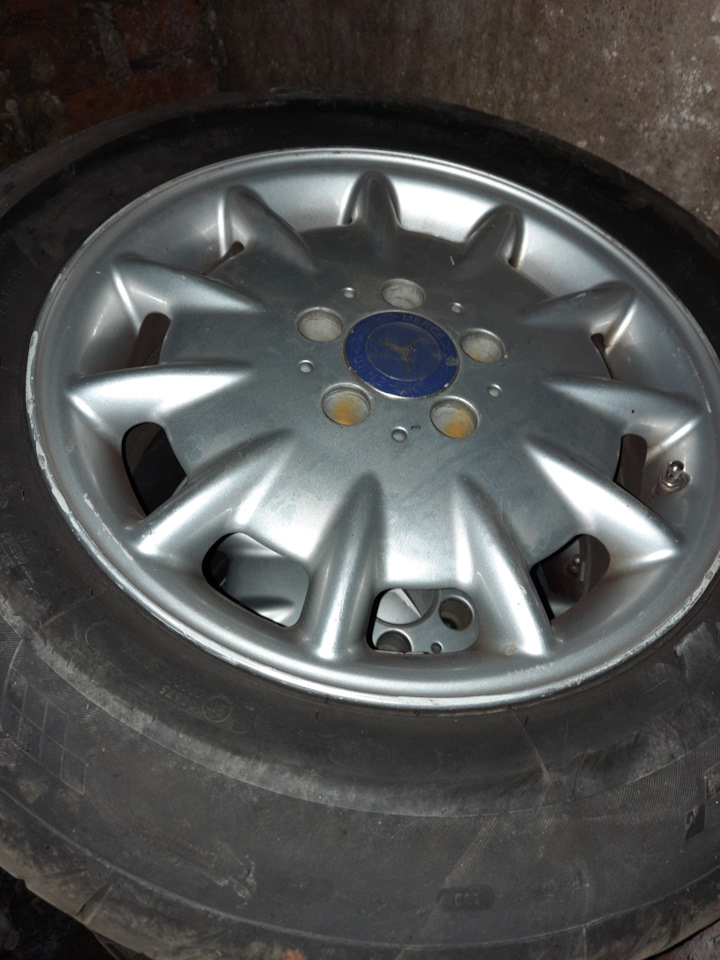 Шины летние 225/60 R16, литые диски Мерседес 16 ET-35 5x112. Б/у | 250 ...