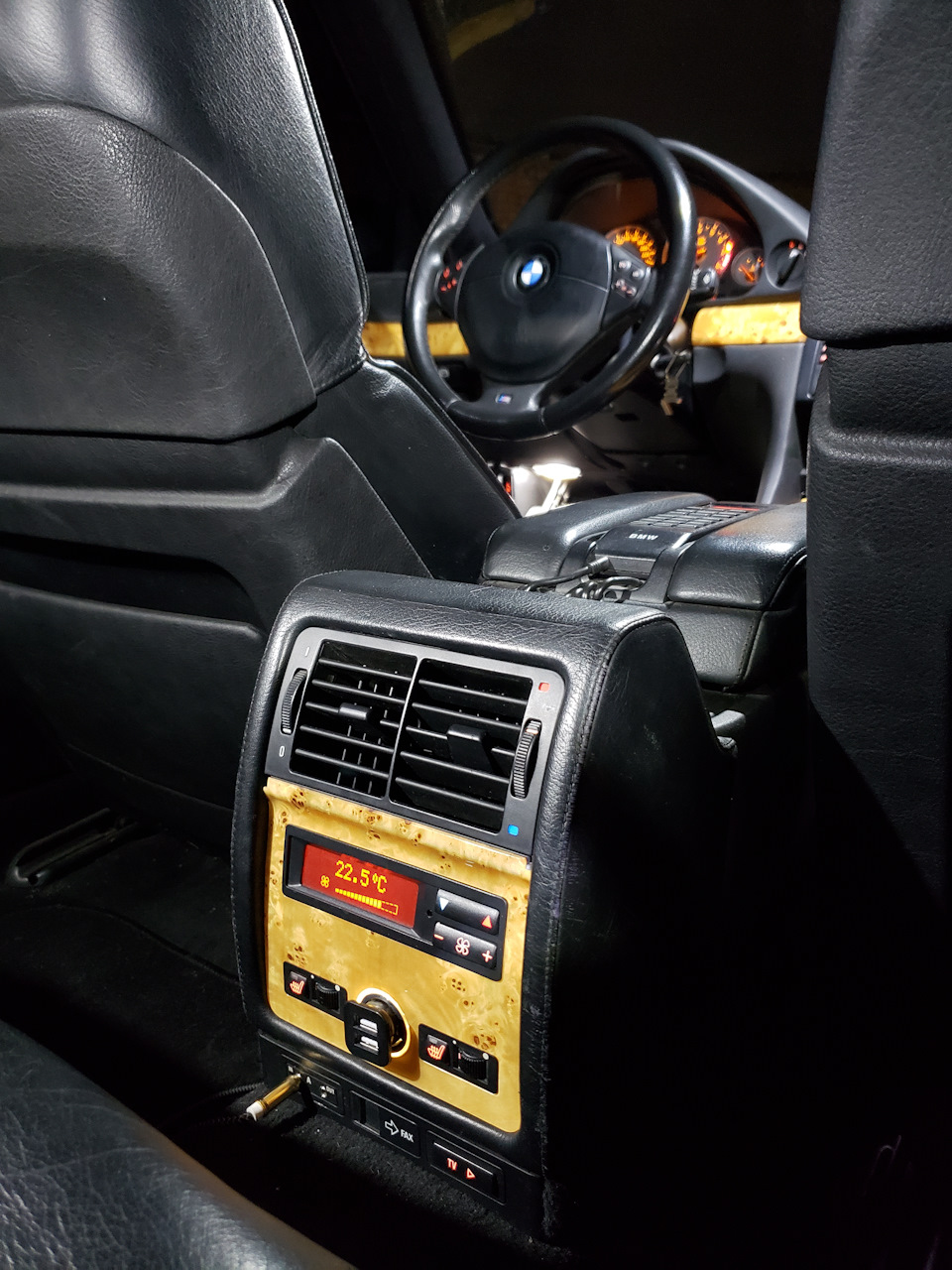 Photo from the logbook BMW 7 series (E38)