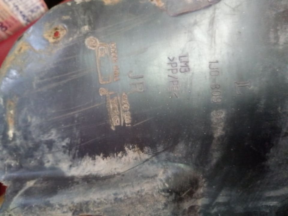 Замена тормозных колодок, колхозный ремонт подкрылка и поиск ...