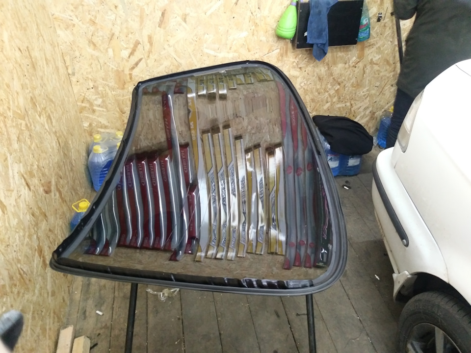 Замена резинок заднего стекла — Honda Civic Ferio (6G), 1,5 л, 1997 ...