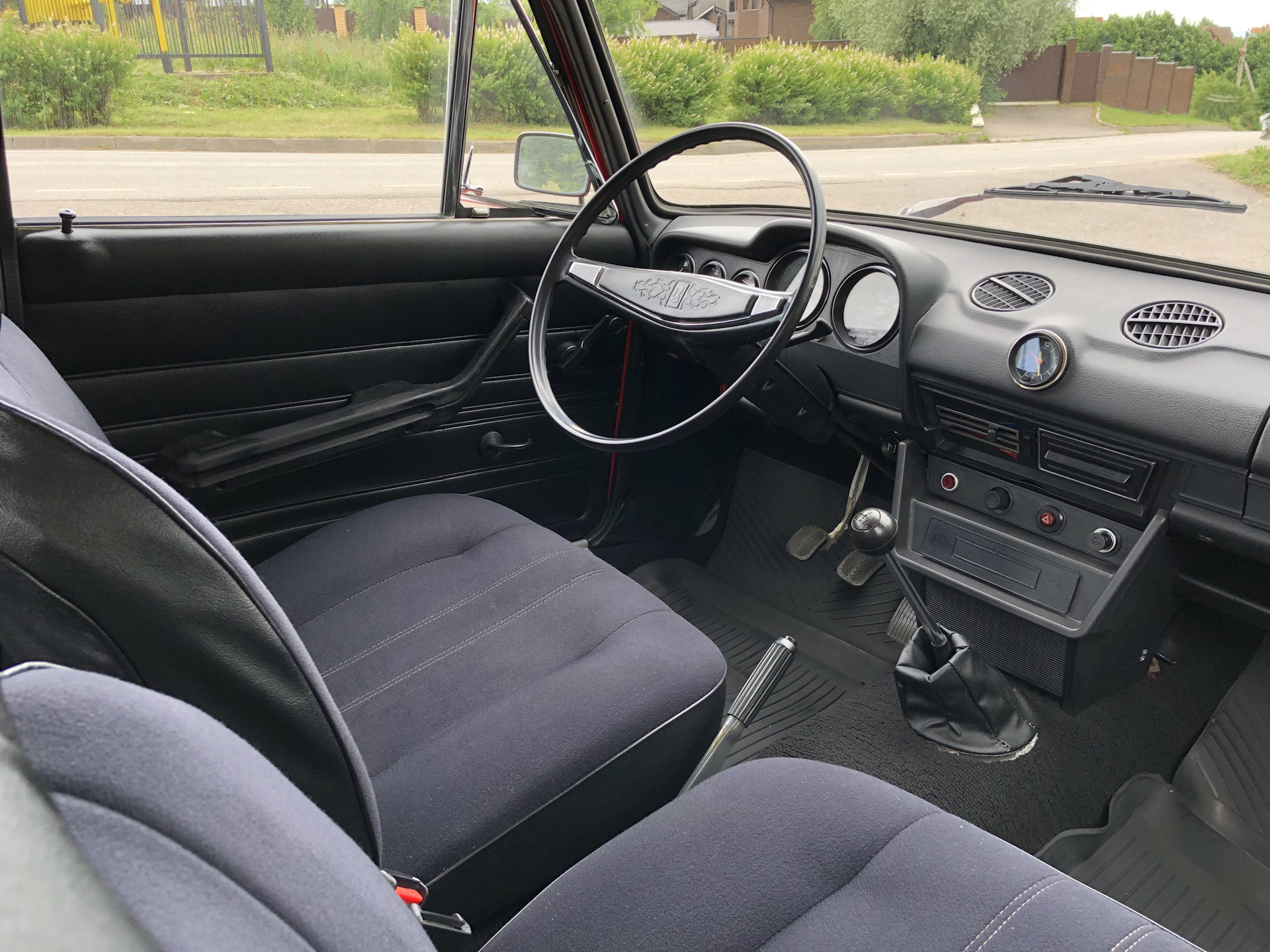 lada 2106 singer interior