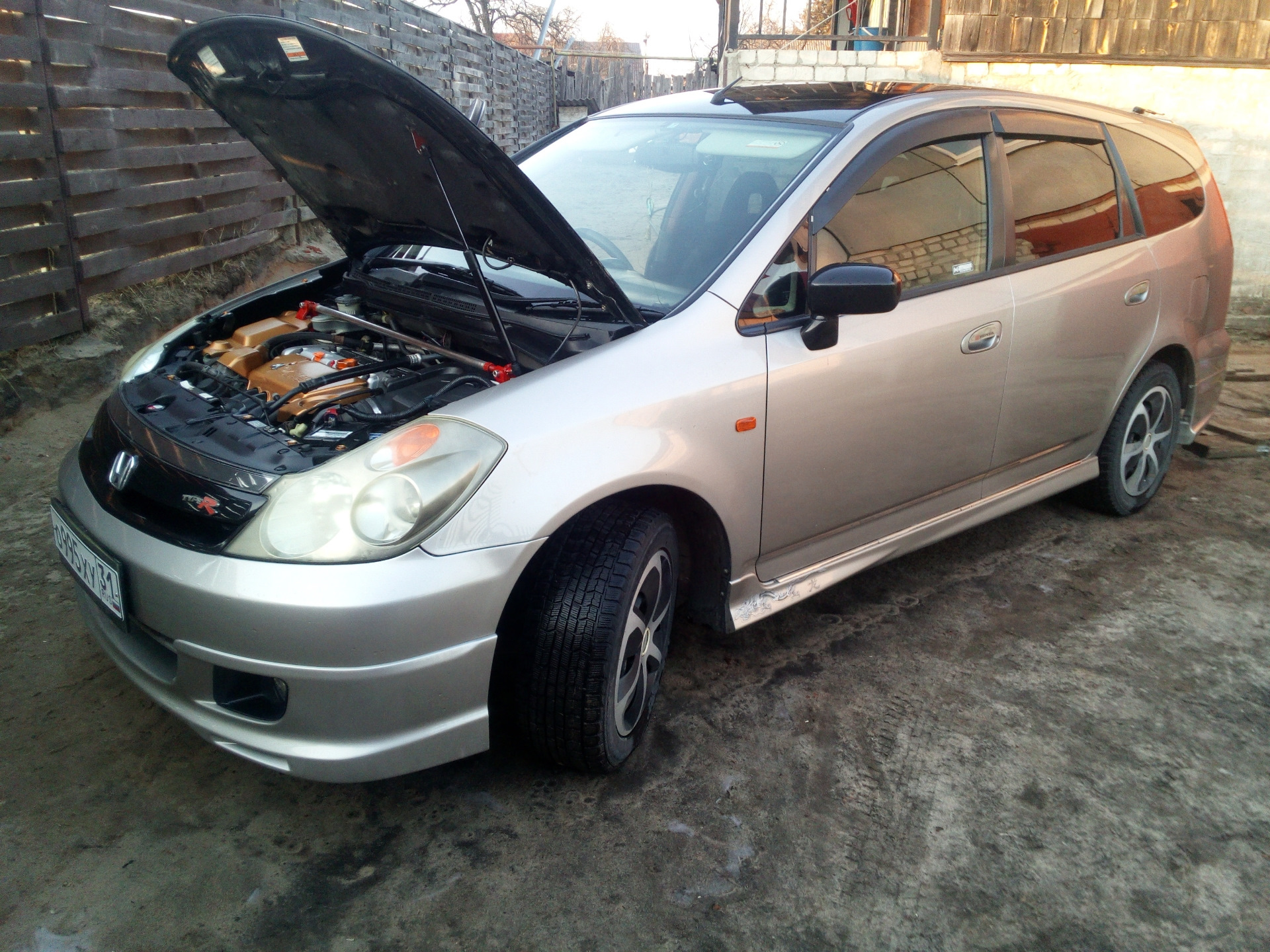 Хонда стрим 2001. Honda Stream 2001 rn3?. Хонда стрим 2001 2.0. Honda Stream 2001 2.0 4wd Tuning. Honda Stream 2001 k20a подкапотное.