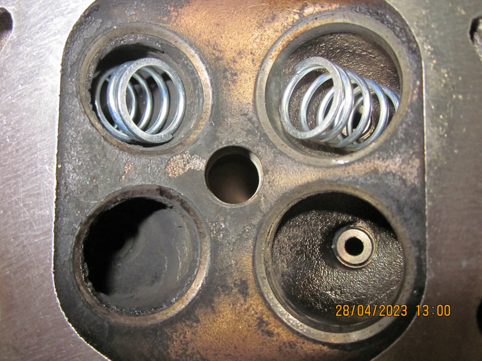 Пружины из ГАЗ-овского ремкомплекта применялись при притирке клапанов — Lada Vesta SW (1G)