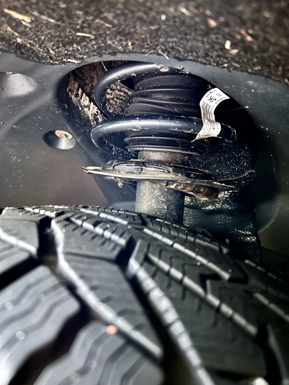 Пыльники амортизаторов BMW F48 — BMW X1 (F48), 1,5 л, 2017 года ...