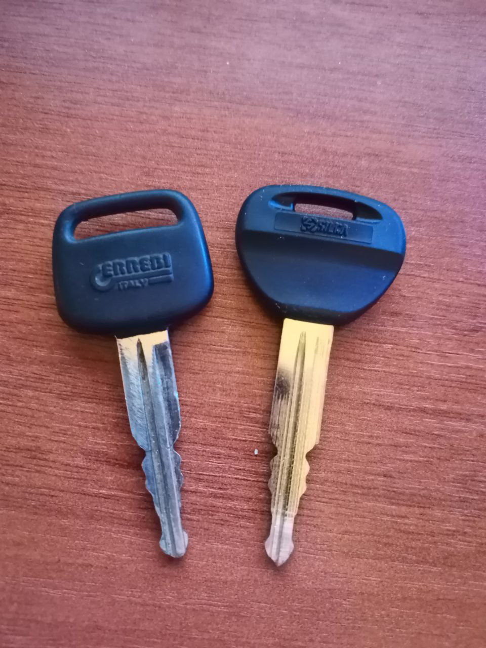 Ts keys. Дубликат ключей. Необычные ключи. Необычные ключи от иномарки. Можно сделать дубликат ключа без ключа.
