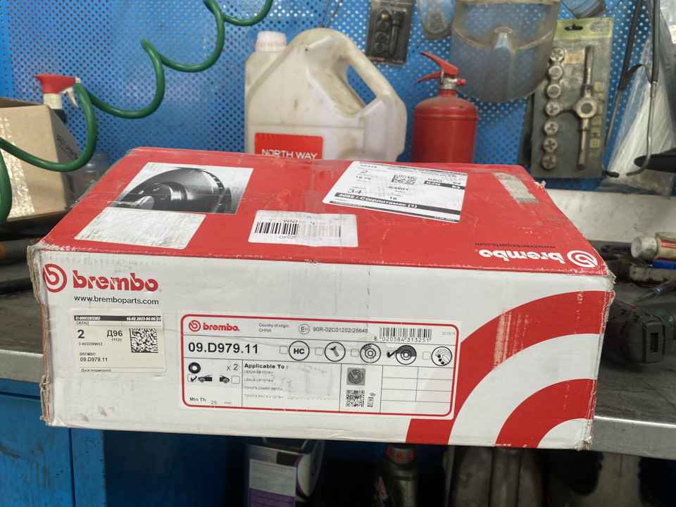 Фото в бортжурнале Toyota Camry (XV70). Запчасти на фото: 09D97911