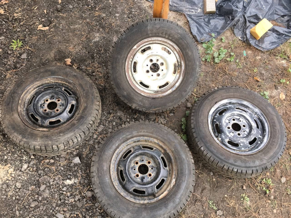 Переобуваю машину в зимнюю резину, красим штампы в чёрный. — Lada ...