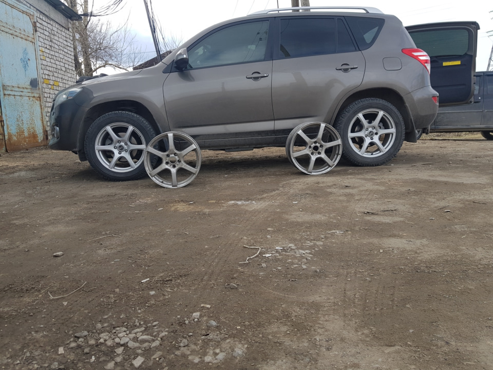 Диски на зиму:) — Toyota RAV4 (III), 2 л, 2012 года | колёсные диски ...