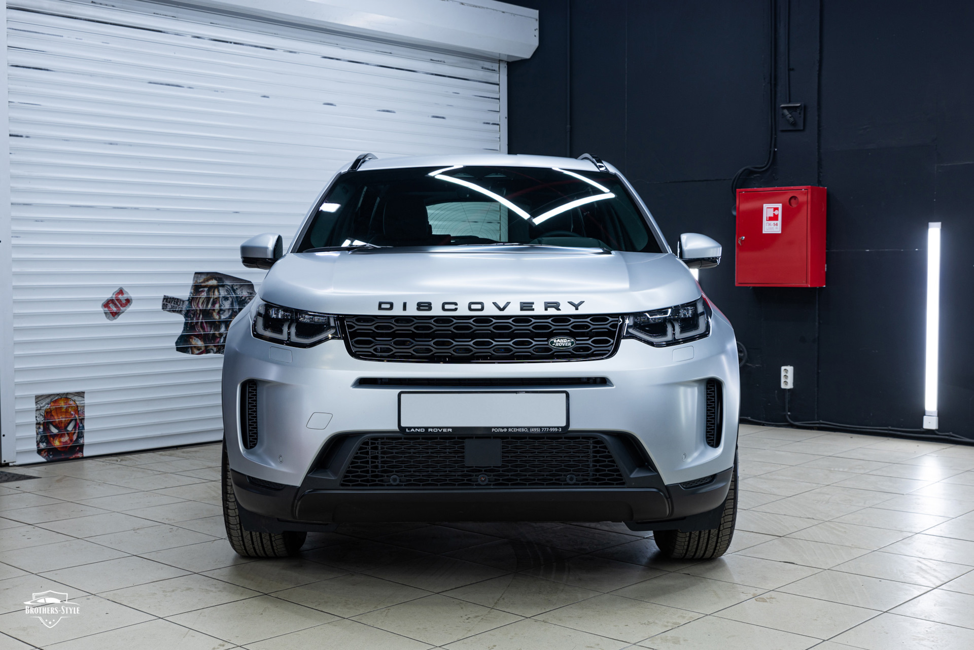 Оклейка Land Rover Discovery Sport матовой антигравийной плёнкой Llumar  Platinum Matte — Brothers-Style на DRIVE2