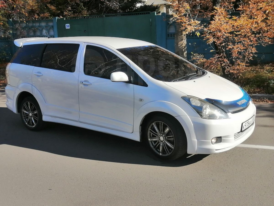 Виш тойота 2 белая. Установить wish. Тойота виш 20 кузов. Тойота виш тюнингованная. Toyota wish 2003.