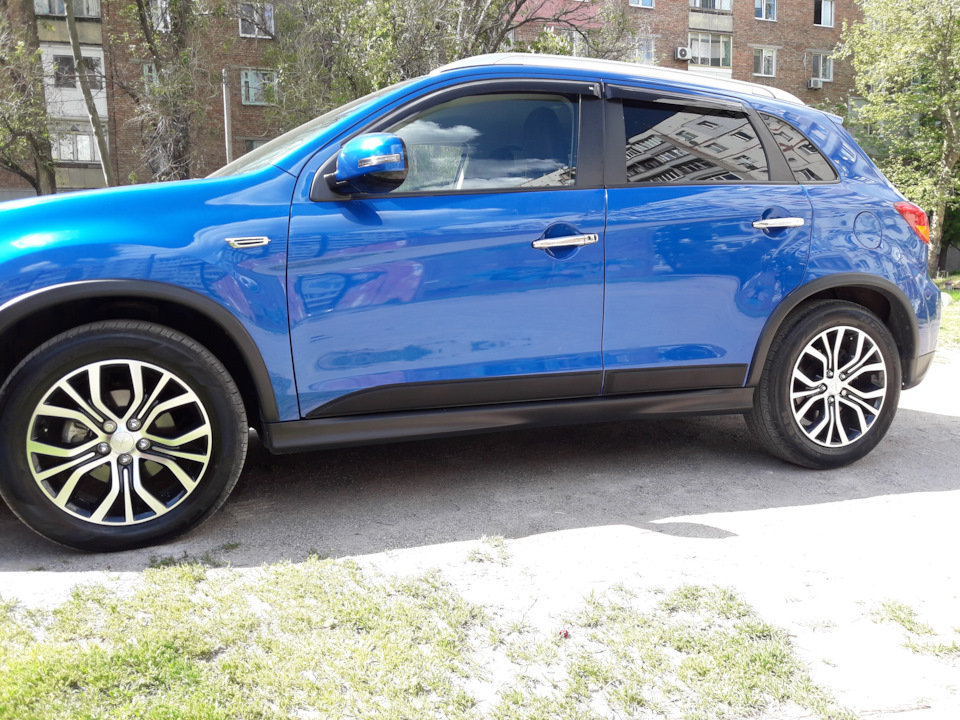 Установка молдингов на двери, накладка на бампер, хром на птф ...