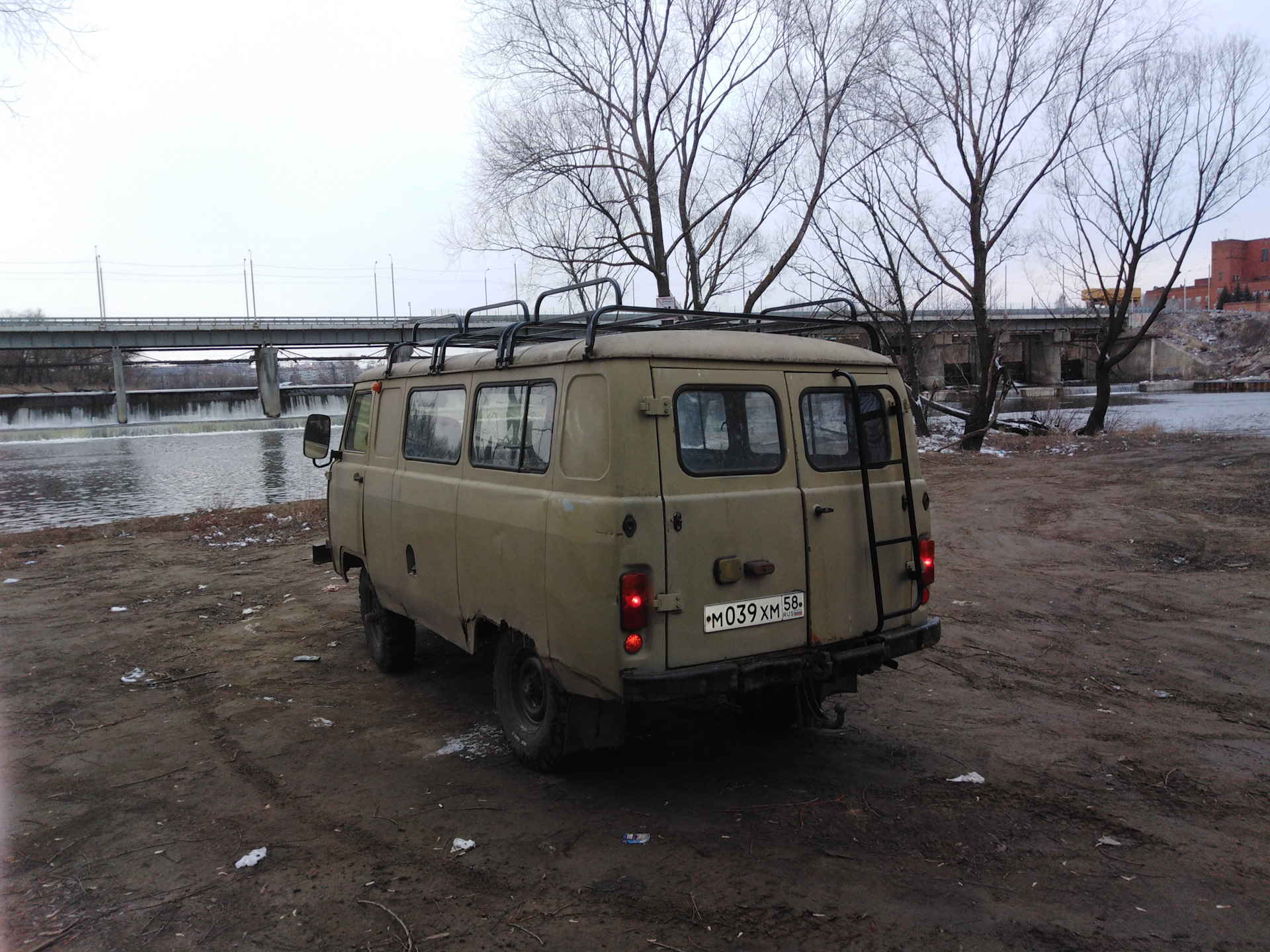 Запчасти двигатель на уаз буханка. Уазик на 33 колесах буханка. Запчасти на буханку. Запчасти на буханку. Уаз буханка 2009 года на запчасти.