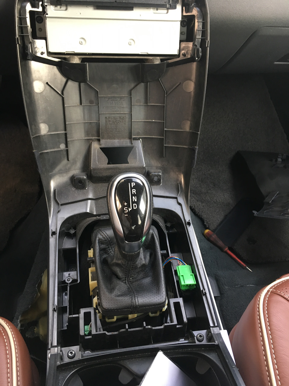 Как снять ручку акпп вольво Ремонт подсветки ручки АКПП 2014MY- - Volvo S80 (2G), 2,4 л, 2015 года своими ру