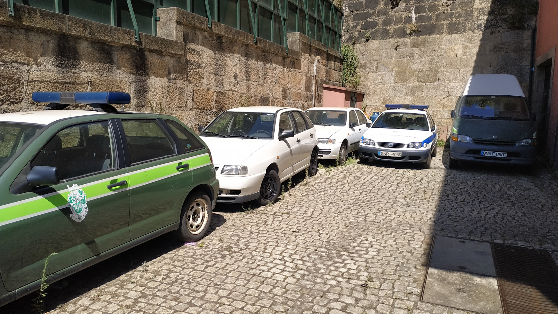 Номера португалии авто. Автомобили в португалии. Машины из португалии. Авто в португалии. Португальские автомобили.