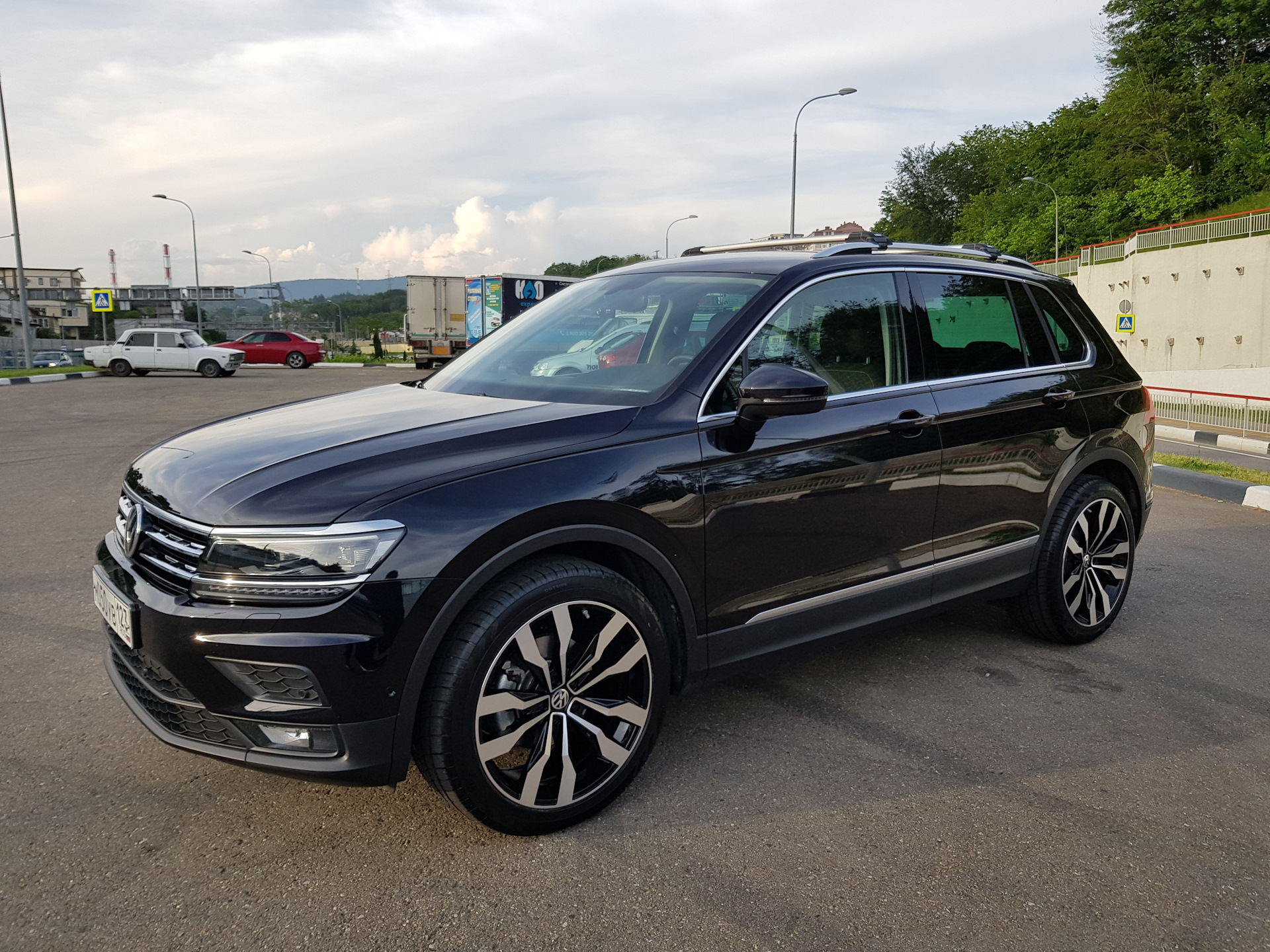 Фольксваген Тигуан r20. VW Tiguan 2 r20. Диски Тигуан 2 r19. Диски r20 на Тигуан 2.