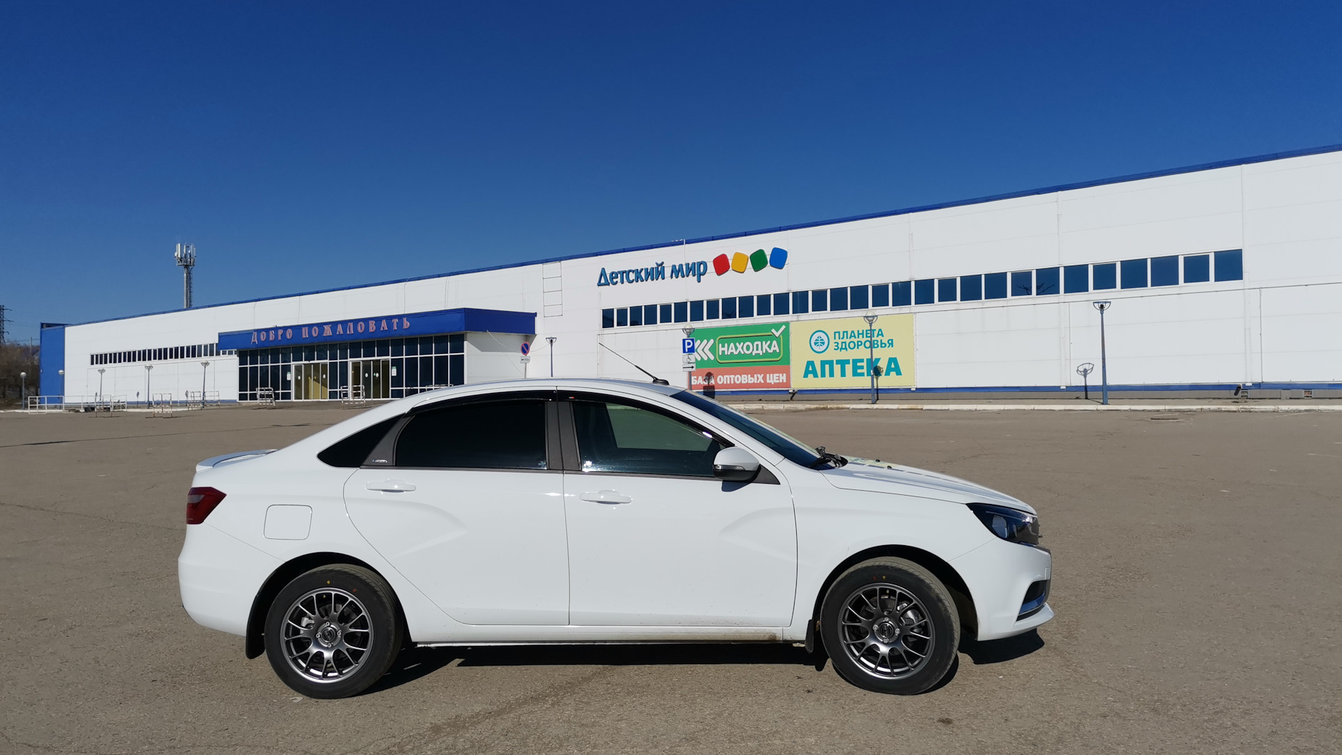 Lada Vesta 1.8 бензиновый 2019