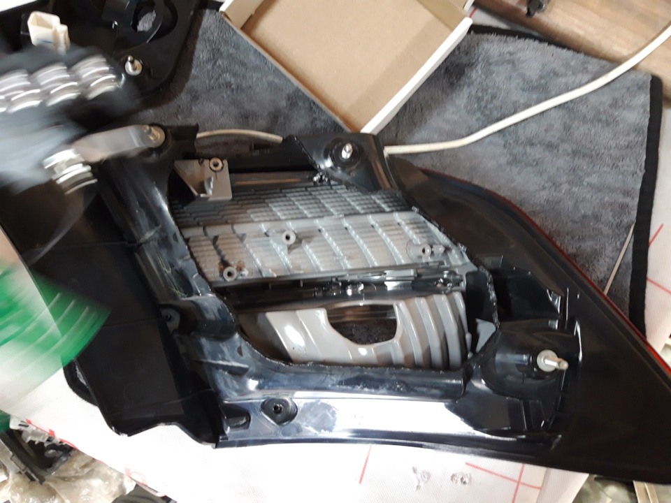 разрезаный фонарь — Toyota Camry (XV50)