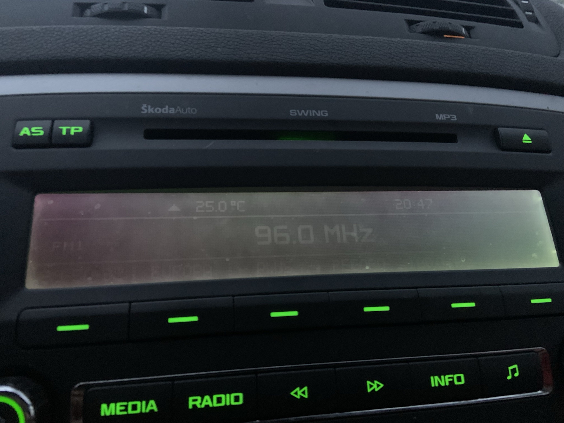 Octavia A5. Радио Swing проблема с дисплеем. — Skoda Octavia A5 Mk2, 1 ...