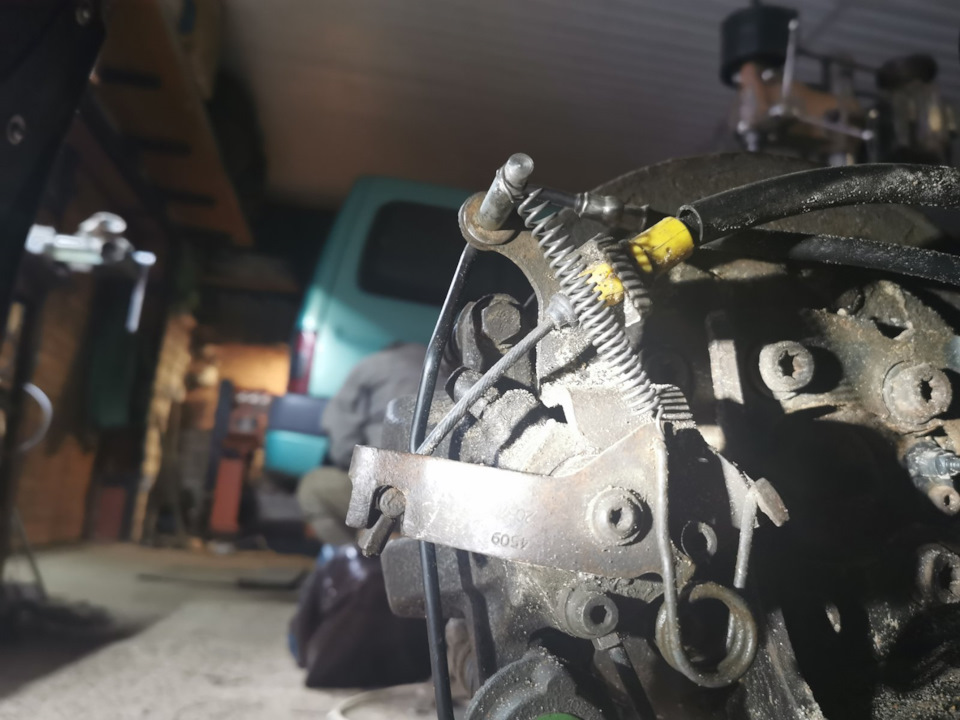 Не отпускает полностью ручник левой стороны. Часть 3 — Citroen Grand C4 ...