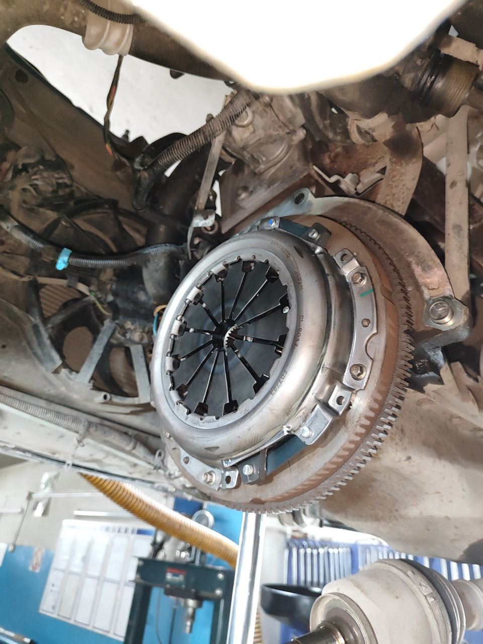 Вибрирует педаль сцепления — Lada Гранта (1G), 1,6 л, 2016 года ...