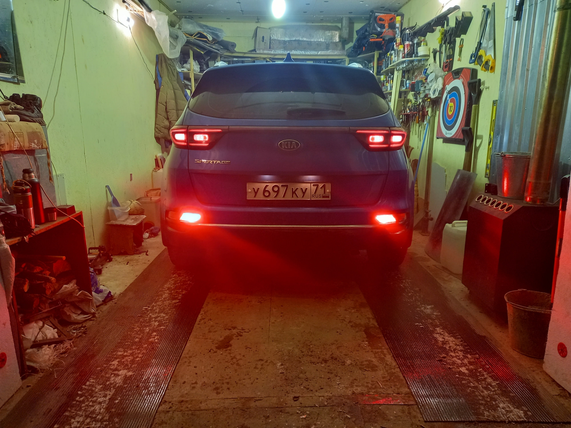 Симметричные лампы заднего хода и задних ПТФ. — KIA Sportage (4G), 2 л ...