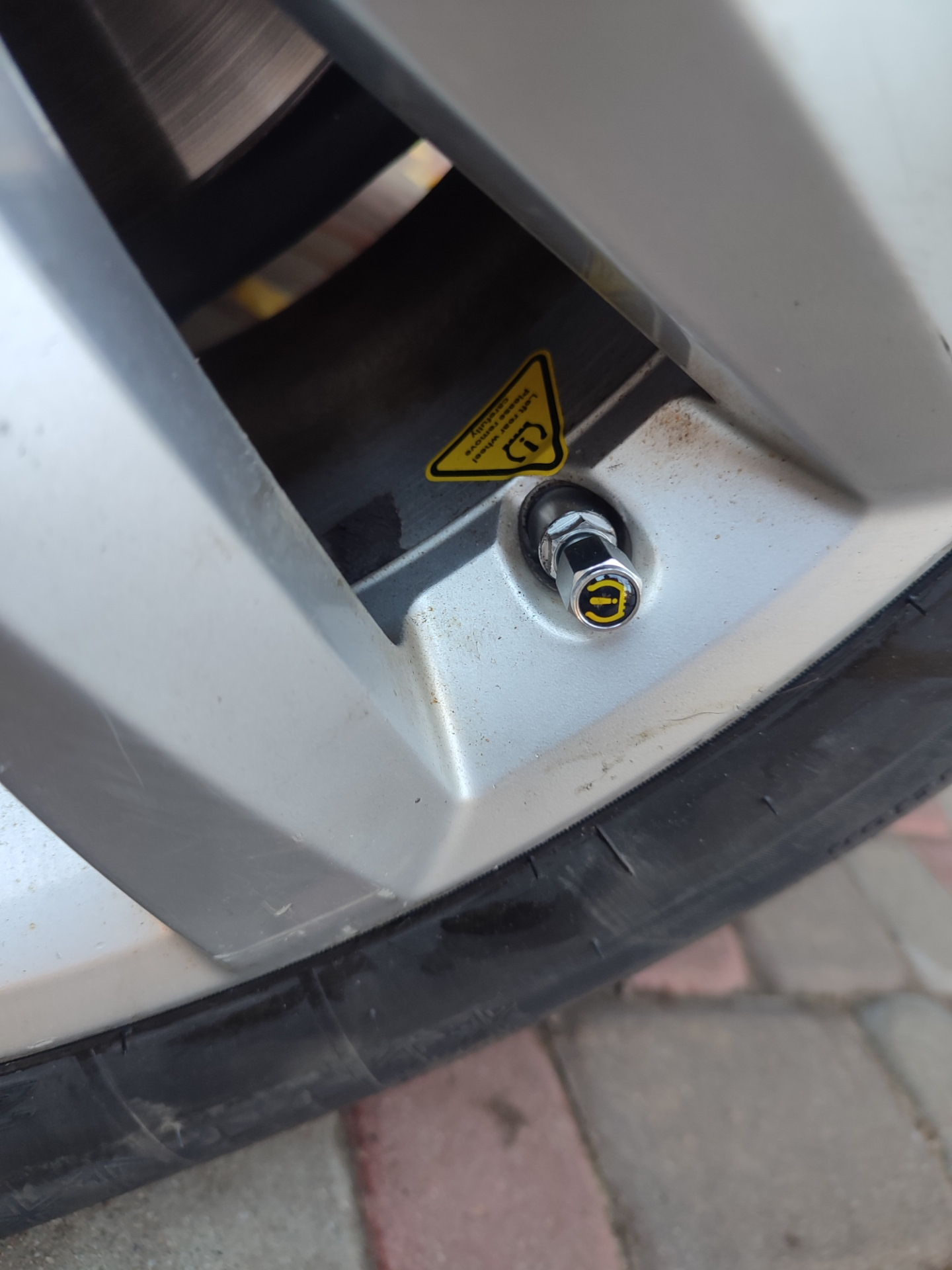 Датчики давления в шинах Teyes. — Volkswagen Tiguan (1G), 2 л, 2013 ...