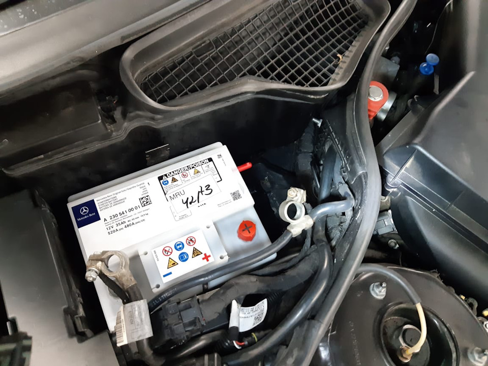 Аккумулятор зимой. Закрыть акб. Утеплитель аккумулятора автомобиля своими руками. Пежо 107 клемма аккумулятора. Закрыть акб.