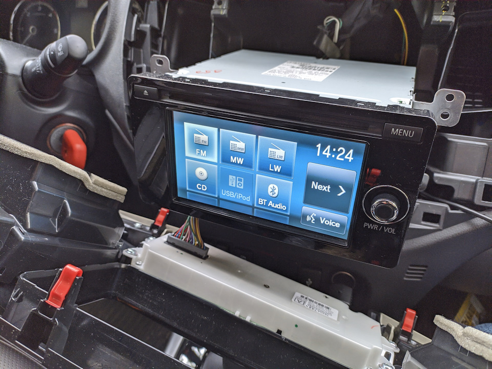 Как снять магнитолу mitsubishi outlander 42. Убираем лишнее (перенос порта USB в бардачок) - Mitsubishi L200 (5G), 2,4 л,