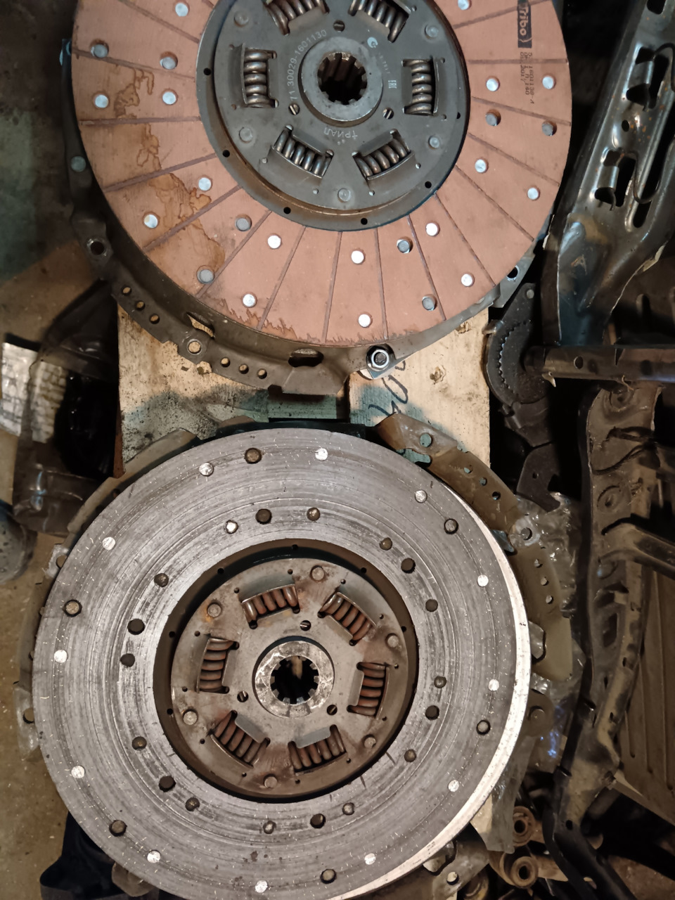 Дерьмовые запчасти или как умерло сцепление от газона на Волге за год ...