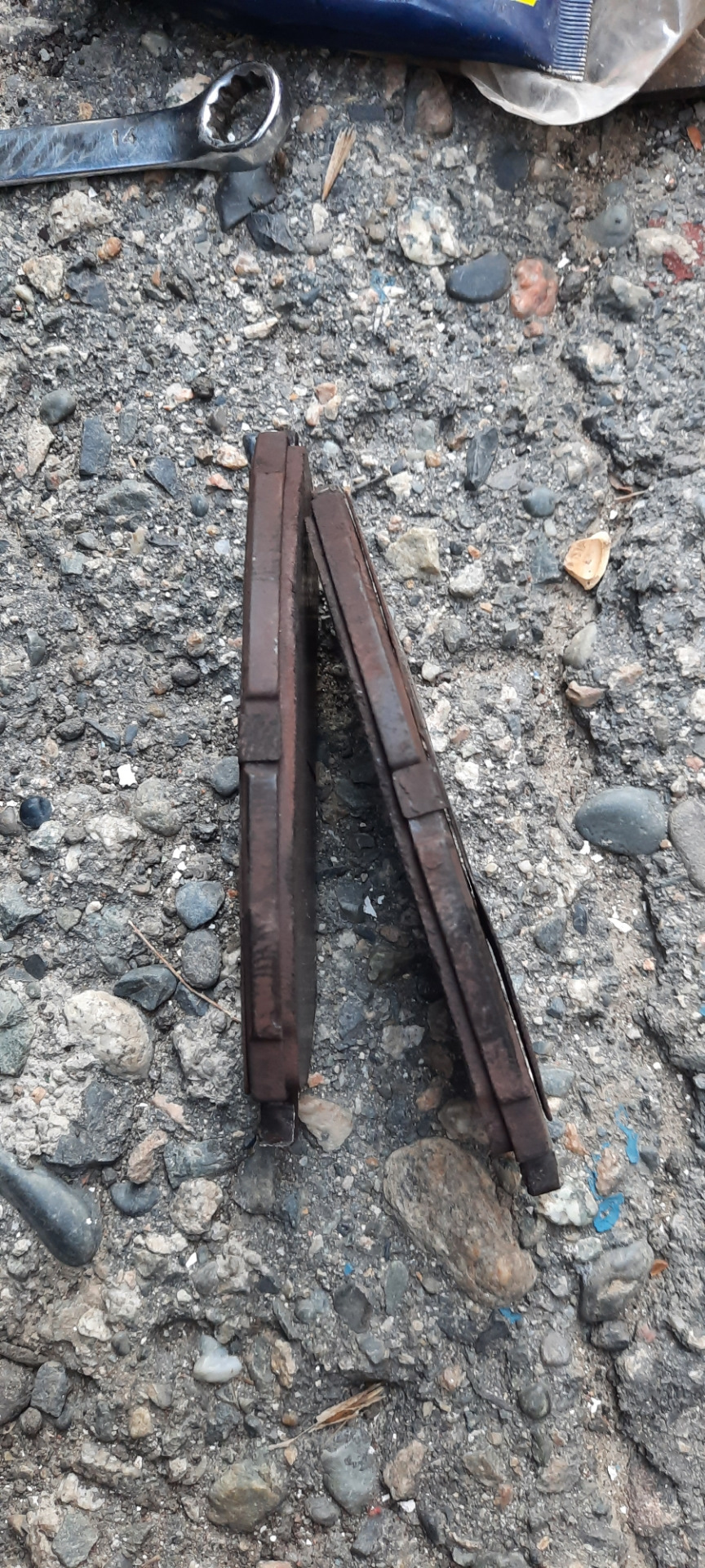 Замена колодок передних суппортов — Toyota Highlander (XU20), 2,4 л ...