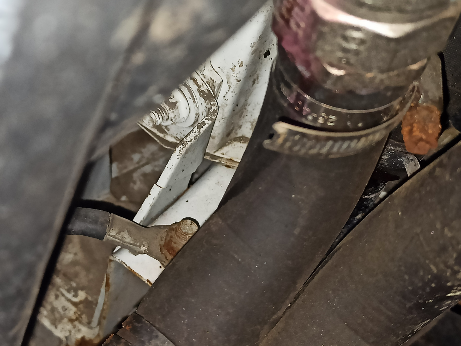 Нужна помощь Трещины в моторном отсеке что делать — ГАЗ Газель, 2,9 л ...