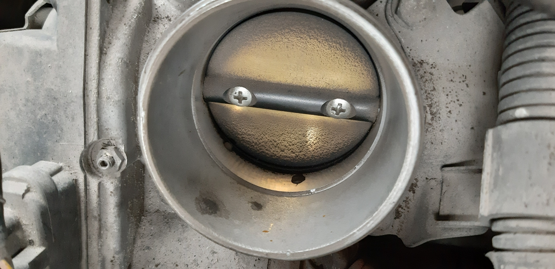 Промыл дроссельную заслонку — Mitsubishi Lancer X, 1,8 л, 2008 года ...