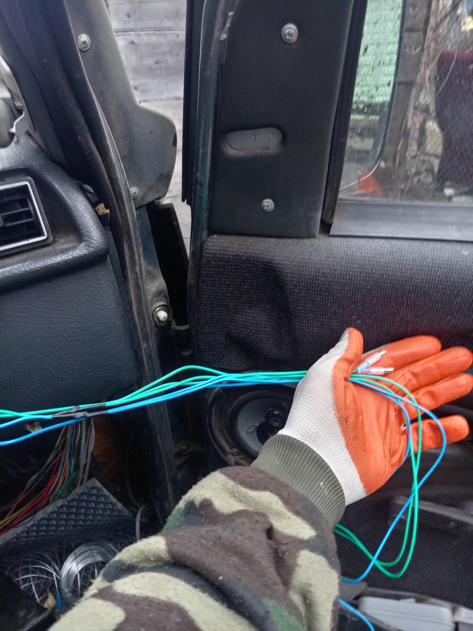 Провода на второй дверь точно коротковаты. — Lada 2120 Надежда