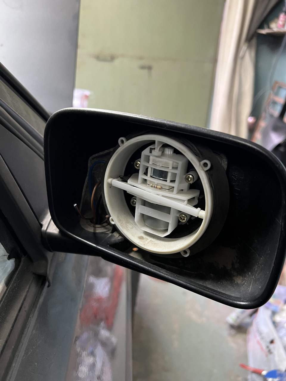 Установка поворотников и электрозеркал. Вопрос по проводке ...