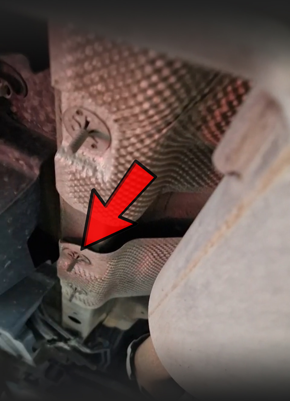 Вот здесь скорее всего ослаблено крепление после вмешательства антикорщиков (а может и без них) — Haval F7 (2G)