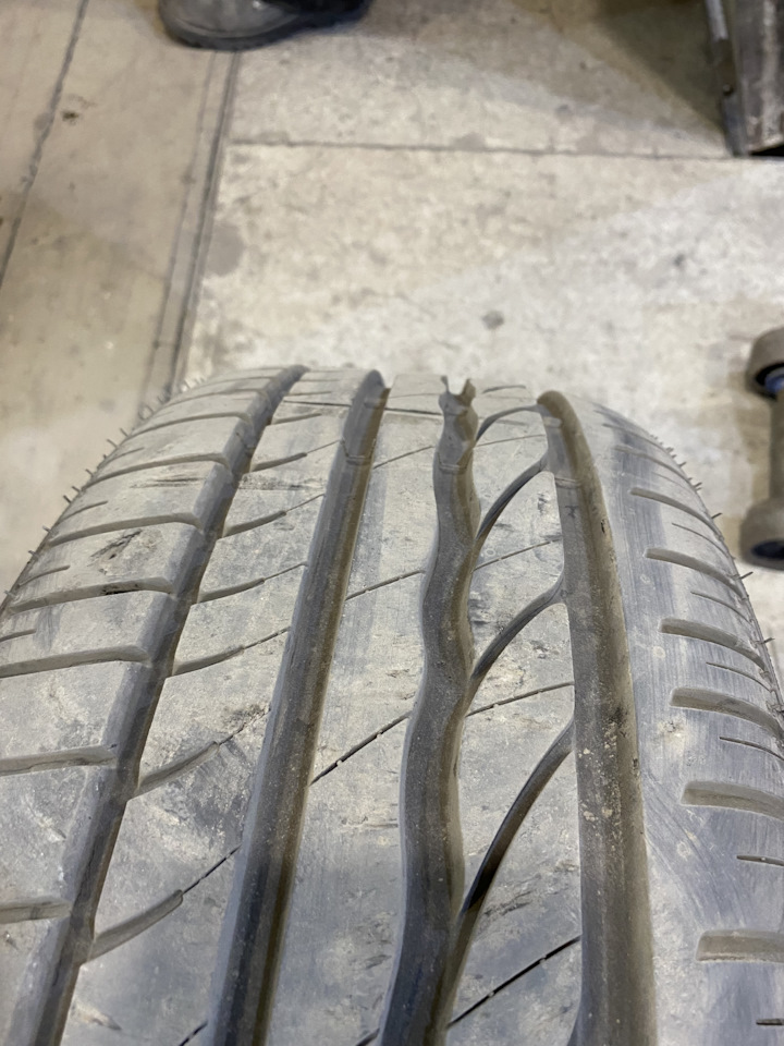 Шины летние Bridgestone 205/55 R16, штампованные диски Vag 7Jx16 ET52 ...
